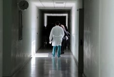 Λάρισα: «Δεν έπρεπε να έρθουμε γιατί είδαν τις πληγές, φοβάμαι μην καλέσουν την πρόνοια» έλεγε η 32χρονη μητέρα