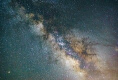 Επιστήμονες σε «αγώνα δρόμου» για να ανακαλύψουν γιατί υπάρχει το Σύμπαν μας