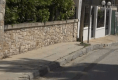 Γλυκά Νερά: Βίντεο από τον άγριο ξυλοδαρμό του 50χρονου από τον 17χρονο 