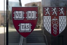 Η κυβέρνηση Τραμπ μπλοκάρει την εγγραφή ξένων φοιτητών στο Χάρβαρντ