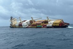 Συναγερμός στην Ινδία: Πλοίο με επικίνδυνο φορτίο βυθίστηκε ανοιχτά της Κεράλα