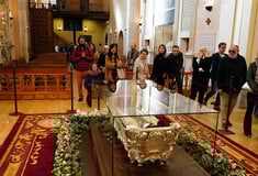 Ισπανία: 440 χρόνια μετά τον θάνατό της, τα λείψανα της Αγίας Τερέζας εκτέθηκαν δημόσια