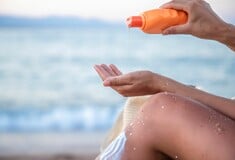 Αντηλιακό και σκουρόχρωμες επιδερμίδες: Τι εξηγούν ειδικοί