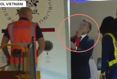 Χαστούκι της Μπριζίτ στον Εμανουέλ Μακρόν στο Ανόι: Τι κατέγραψαν οι κάμερες