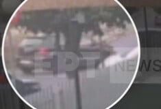 Τροχαίο στο Χαλάνδρι: Βίντεο από τη στιγμή που ο 49χρονος καταρρέει μετά την πτώση πάνω στη στάση