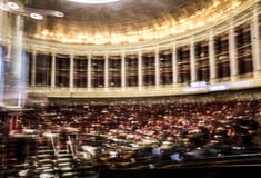 Γαλλία: Η νομιμοποίηση της υποβοηθούμενης ευθανασίας ψηφίστηκε από την Εθνοσυνέλευση