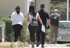 Ελεύθερη η δημοσιογράφος που κατηγορείται για ταξιδιωτικές απάτες δεκάδων πολιτών και επιχειρηματιών