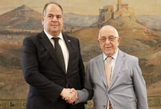 Περίθαλψη για παιδιά από τη Γάζα και αποστολή ανθρωπιστικής βοήθειας, ανακοίωσε η Βουλή