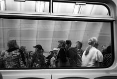 «Πιάστε κουβέντα με αγνώστους» - Το πείραμα γιατρού του Harvard στη στάση του μετρό