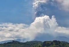 Εξερράγη η Αίτνα: Τουρίστες άρχισαν να τρέχουν