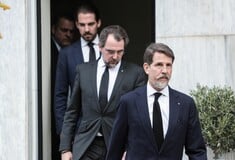 ΣτΕ: Συζητήθηκε η συνταγματικότητα του επιθέτου «Ντε Γκρες» στα δέκα μέλη της πρώην βασιλικής οικογένειας