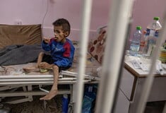 Το Ισραήλ προειδοποιεί τους Παλαιστινίους να μην ταξιδεύουν στους δρόμους που οδηγούν στα κέντρα παροχής βοήθειας στη Γάζα, χαρακτηρίζοντάς τους «ζώνες μάχης
