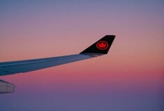 Η Air Canada πραγματοποίησε την πρώτη πτήση της με πλήρωμα ΛΟΑΤΚΙ+ ατόμων προς τιμήν του Μήνα Υπερηφάνειας