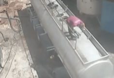 Τουρκία: Άνοιξε καπάκι βυτιοφόρου με τσιγάρο στο στόμα - Εκσφενδονίστηκε από την έκρηξη