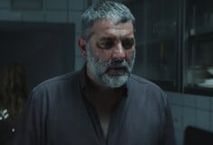 First Look: Η «ΣΠΑΣΜΕΝΗ ΦΛΕΒΑ» του Γιάννη Οικονομίδη έχει ημερομηνία κυκλοφορίας – Δείτε τα πρώτα stills