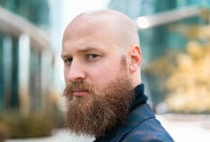 Adrian Zduńczyk: «Χάρη στις νέες τεχνολογίες, η εξουσία μπορεί να επιστρέψει στον λαό»