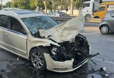 Τροχαίο στην Ποσειδώνος: Ο οδηγός του ταξί φέρεται να έτρεχε με ιλιγγιώδη ταχύτητα - Δεν υπήρχε φρενάρισμα στην άσφαλτο