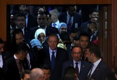 Ο Ερντογάν μιλά για ειρήνη, αλλά το χέρι του δείχνει πόλεμο