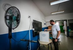 Στις κάλπες οι Ιταλοί για πέντε δημοψηφίσματα - Μεγάλο ρόλο θα παίξει η αποχή