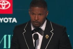 BET Awards 2025: Η στιγμή που ο Τζέιμι Φοξ παραλαμβάνει φανερά συγκινημένος το βραβείο Ultimate Icon