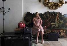 Παρακολουθώντας τους πλούσιους να είναι «δυστυχείς» σε υπέροχα μέρη 