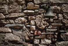 Λαμία: Άνδρας εισέβαλε σε έξαλλη κατάσταση σε ναό βρίζοντας γιατί τον ξύπνησαν οι καμπάνες