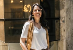 Εύα Μπαλταζάρ: «Η αγάπη που σε φυλακίζει δεν είναι αγάπη»