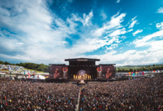 Download Festival: Η αστυνομία καλεί τους ροκάδες να απενεργοποιήσουν τα κινητά τους - Ο λόγος
