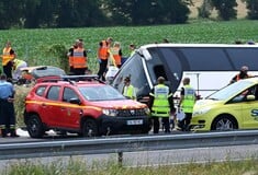 Τροχαίο δυστύχημα στη Γαλλία: Ανετράπη λεωφορείο που μετέφερε Ουκρανούς μαθητές