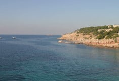 Ελικόπτερο έπεσε στη μαρίνα Βουλιαγμένης