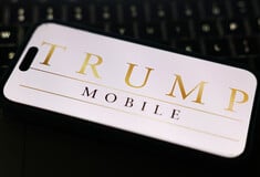Trump Mobile: Η οικογένεια του Ντόναλντ Τραμπ κυκλοφορεί smartphone και γίνεται πάροχος τηλεπικοινωνιών