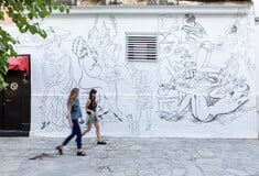 Μια νέα τοιχογραφία με τη ζωή των σεξεργατριών σε έναν δρόμο του Μεταξουργείου