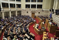 Τέμπη: Ξεκινά η «μάχη» στη Βουλή - Τρεις προτάσεις, 14 κάλπες, μυστική ψηφοφορία