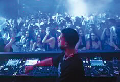 Island Club & Restaurant: Μια μέρα στο πιο iconic σημείο της αθηναϊκής ριβιέρας