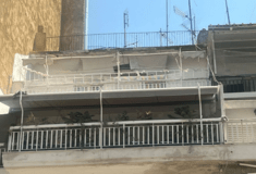 Εγκατάλειψη βρέφους στο μπαλκόνι: «Έκλαιγε γιατί το τύφλωσε η Αστυνομία με τον φακό» λέει ο πατέρας