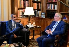 Μητσοτάκης σε Τασούλα: Πλοία του Πολεμικού Ναυτικού έξω από τη Λιβύη - «Δεν θα κάνουν κουμάντο οι διακινητές»
