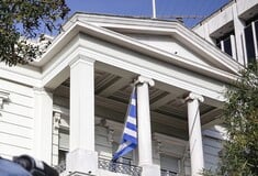 ΥΠΕΞ προς Έλληνες στη Μέση Ανατολή: «Συνιστάται η αποφυγή μη απαραίτητων ταξιδιών στην περιοχή»