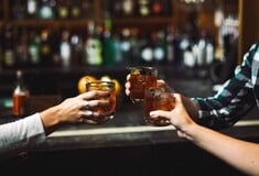 Βουλή: Κατατέθηκε το νομοσχέδιο για την προστασία των ανηλίκων από προϊόντα καπνού και αλκοόλ