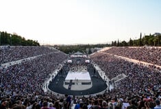 Χιλιάδες τίμησαν τον Μίκη Θεοδωράκη στο Καλλιμάρμαρο, έναν αιώνα από τη γέννησή του