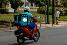Καύσωνας: Έκτακτα μέτρα προστασίας των εργαζομένων του ιδιωτικού τομέα - Παύση εργασιών και τηλεργασία 
