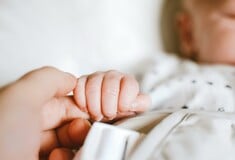 Θήβα: Άνδρας πήγε να χτυπήσει τη σύζυγό του και τραυμάτισε το 6 μηνών παιδί τους