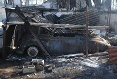 Φωτιά στην Παλαιά Φώκαια: Η επόμενη ημέρα με καμμένα σπίτια και βλάστηση - Το σενάριο με το καλώδιο που εξετάζεται