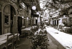 Ψυρρής: Μια γειτονιά με βαρύ παρελθόν και μοντέρνες φλούο αποχρώσεις