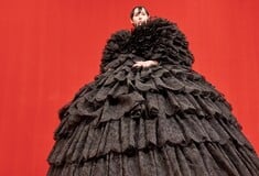 Demna Gvasalia: Μια έκθεση για τον σχεδιαστή που έφερε τα πάνω κάτω στον οίκο Balenciaga