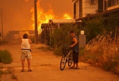 Φωτιές στην Τουρκία: Απειλούνται σπίτια και μια βιομηχανική ζώνη στη Σμύρνη
