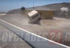 Σαντορίνη: Η στιγμή που θυελλώδεις άνεμοι σηκώνουν στον αέρα τροχόσπιτο