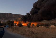 Φωτιά σε εργοστάσιο στα Μέγαρα: Καπνοί από πλαστικά, μήνυμα 112 στους κατοίκους