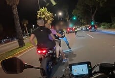 Βουλιαγμένη: Επεισοδιακό μπλόκο της Τροχαίας - Οδηγός μηχανής πήγε να παρασύρει αστυνομικό