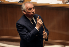 Γαλλία: Ο Μπαϊρού επέζησε και της νέας πρότασης μομφής