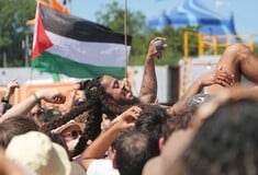 Bob Vylan: Ακυρώθηκε η συναυλία τους στο Παρίσι - Η προγραμματισμένη εμφάνιση την Παρασκευή στην Ελλάδα